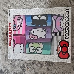 NWT HELLO KITTY SOCKS